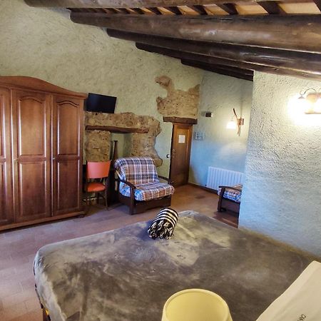 Masia Can Felip B&B Llinars del Valles Luaran gambar