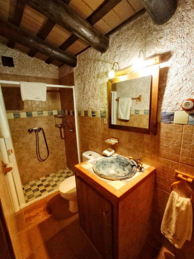 Masia Can Felip B&B Llinars del Valles Luaran gambar