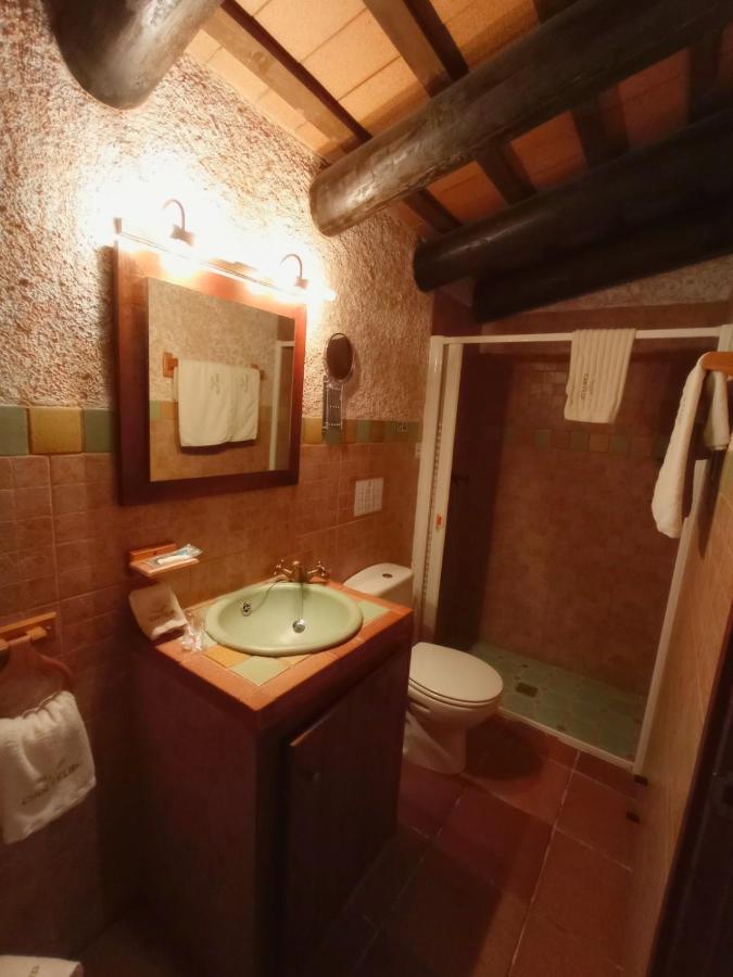 Masia Can Felip B&B Llinars del Valles Luaran gambar