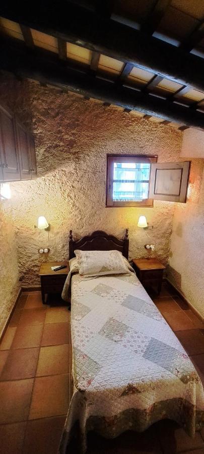 Masia Can Felip B&B Llinars del Valles Luaran gambar