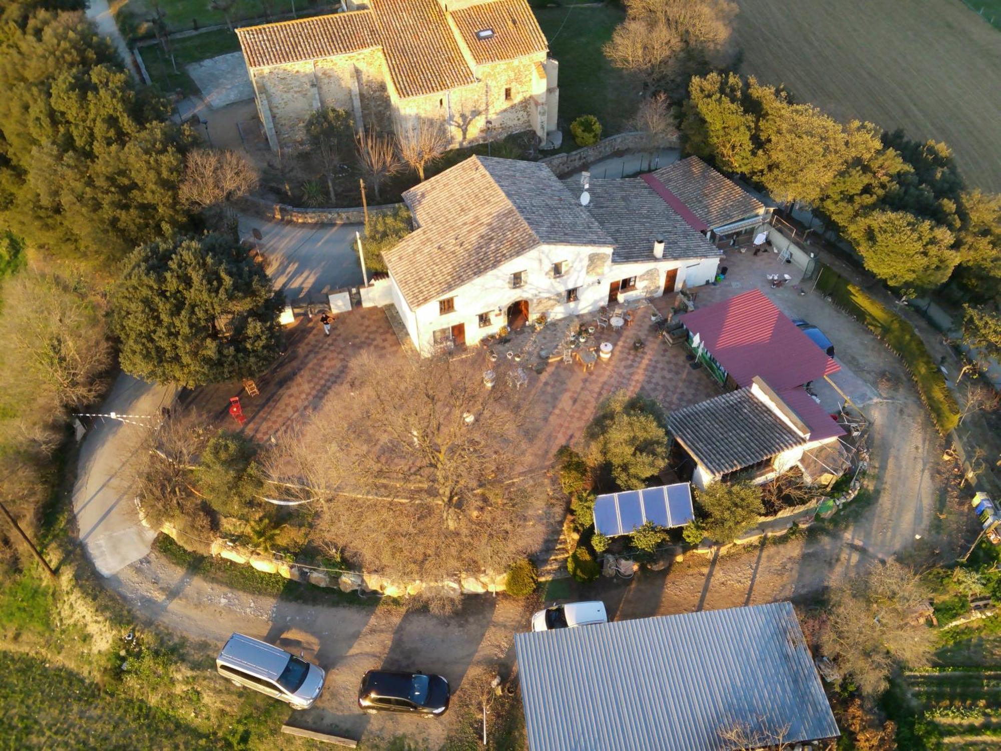 Masia Can Felip B&B Llinars del Valles Luaran gambar