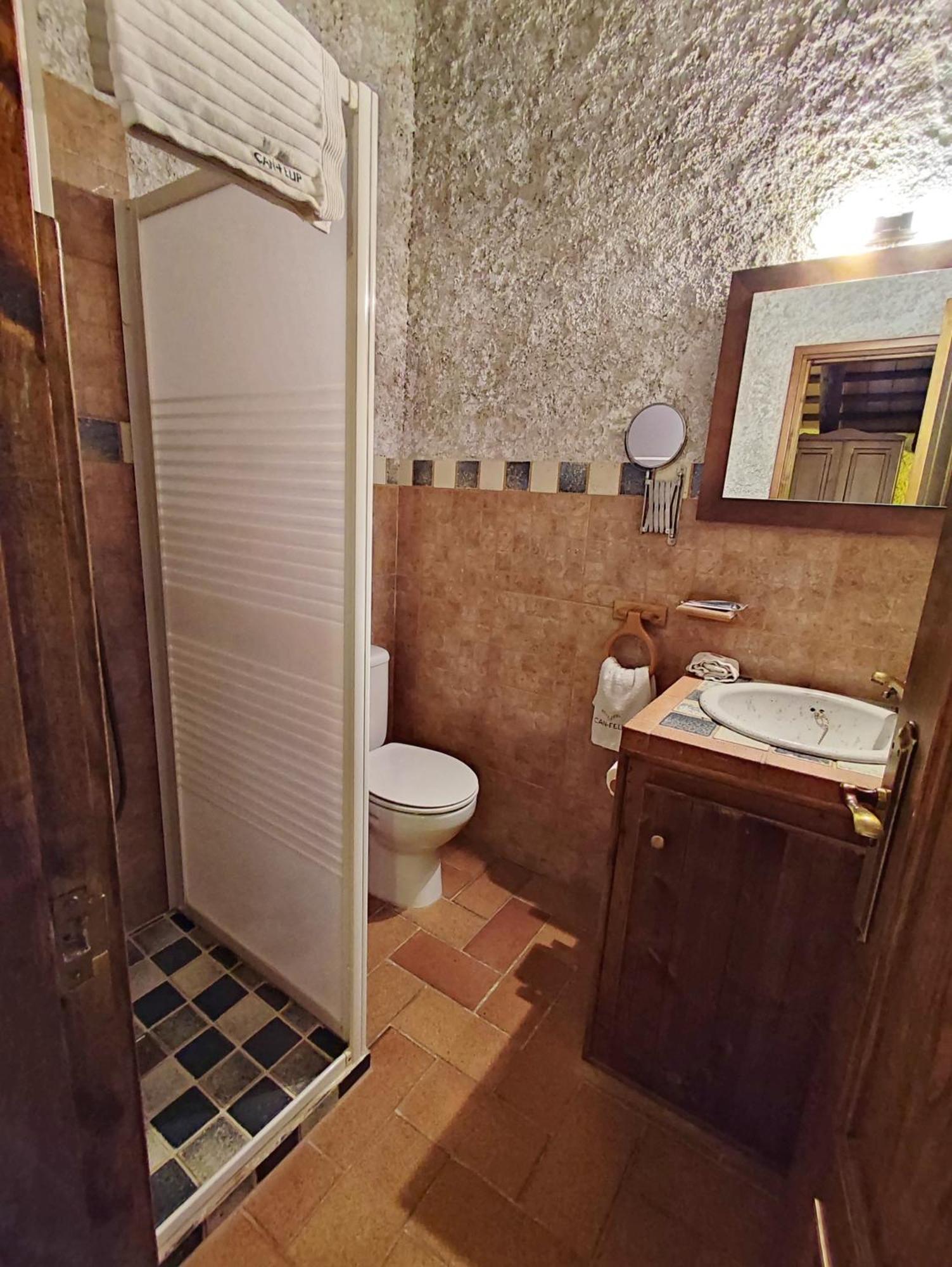 Masia Can Felip B&B Llinars del Valles Luaran gambar