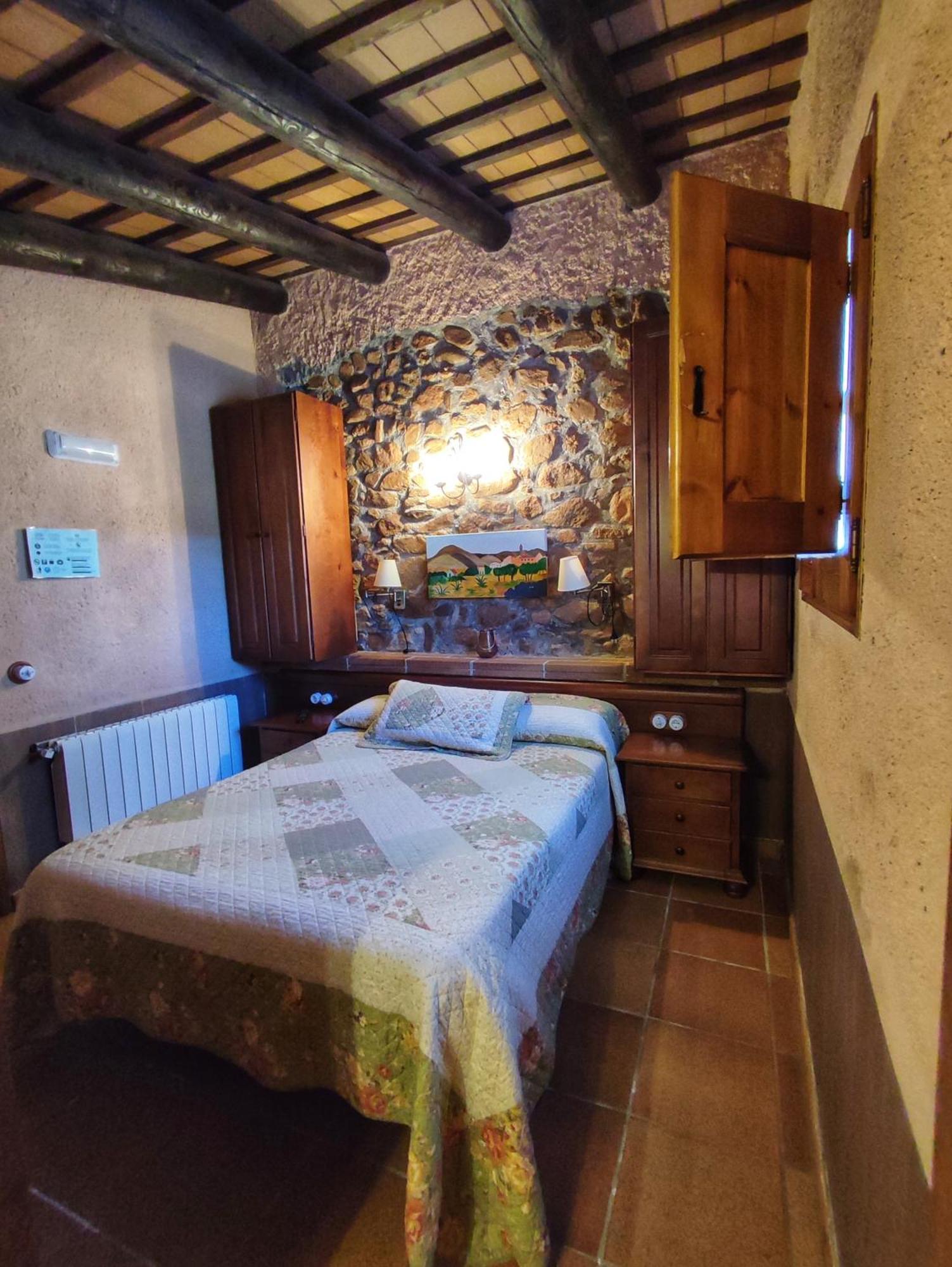 Masia Can Felip B&B Llinars del Valles Luaran gambar